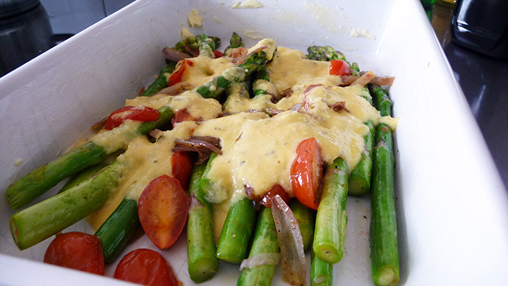 Schweinefilet mit grünem Spargel und Parmesan – MACROVIS