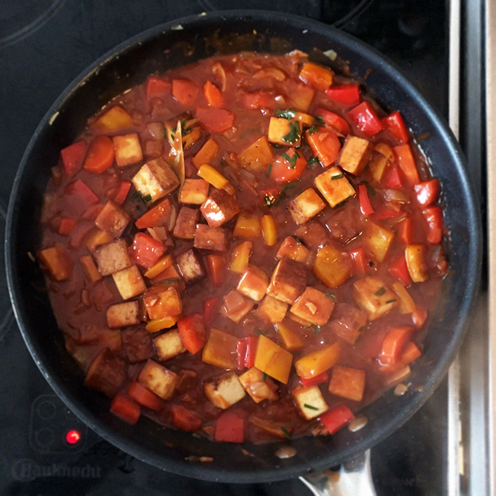 Gulasch mit Tofu – MACROVIS